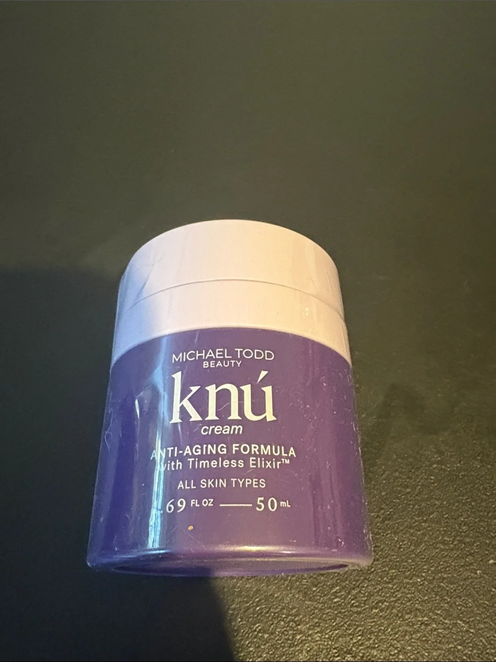 knú Anti-Aging Cream in Purple